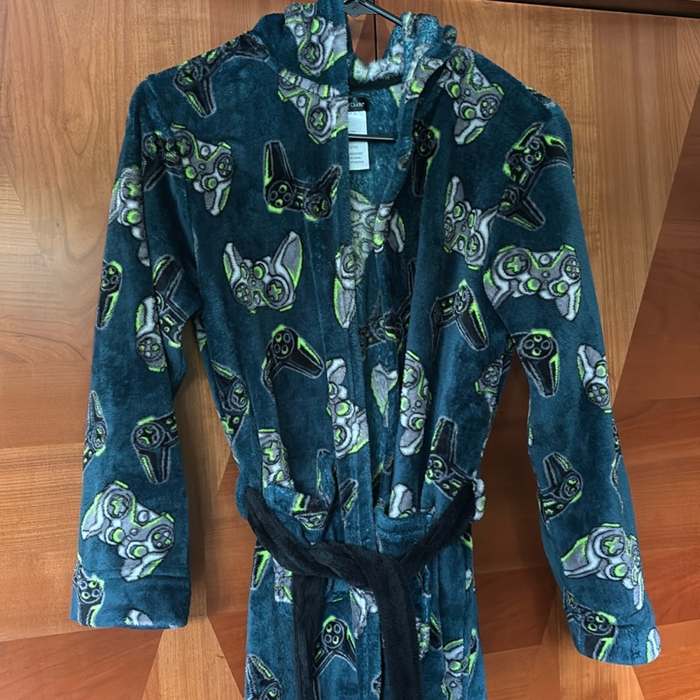 Boy’s Fleece Gamer Robe with Hood ✨ Like New!